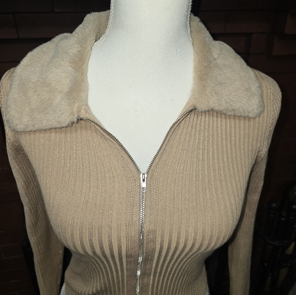 Zip-Front Cardigan with faux-fur Collar - Picture 4 of 6